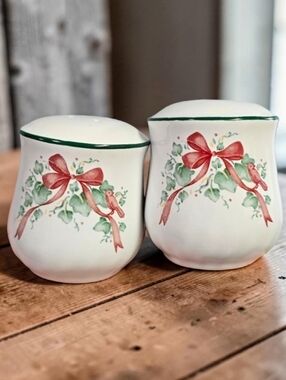 Corelle Coordinates | Vintage 1999 'Callaway Holiday' Stoneware S&P Shakers